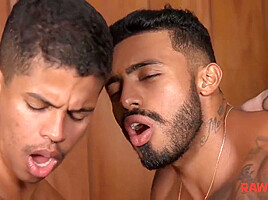 Latino Receiving Facial – Lucas Scudellari